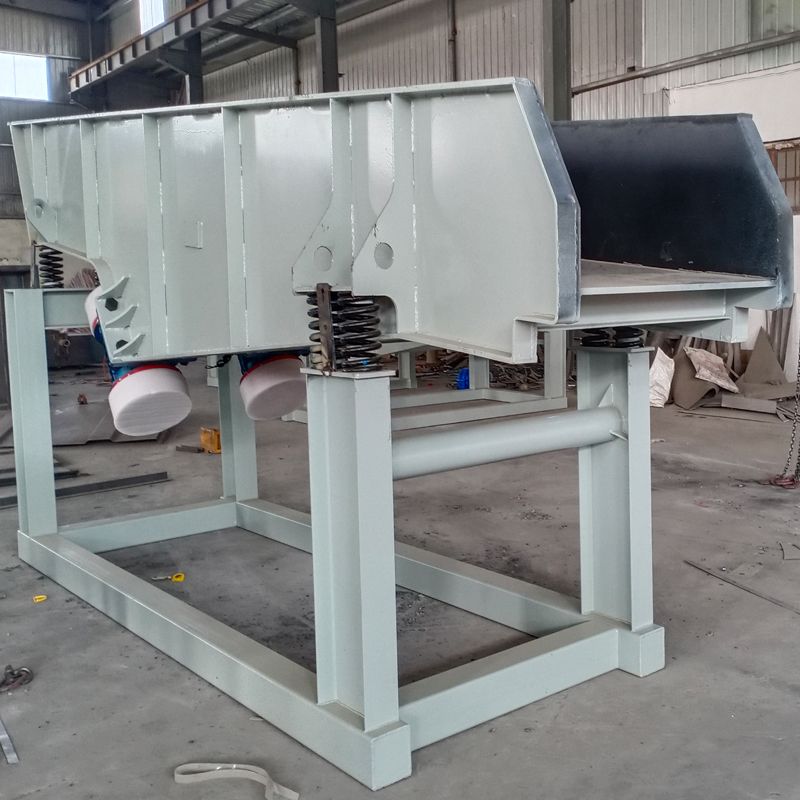 大型振動(dòng)給料機(jī)，準(zhǔn)備發(fā)貨